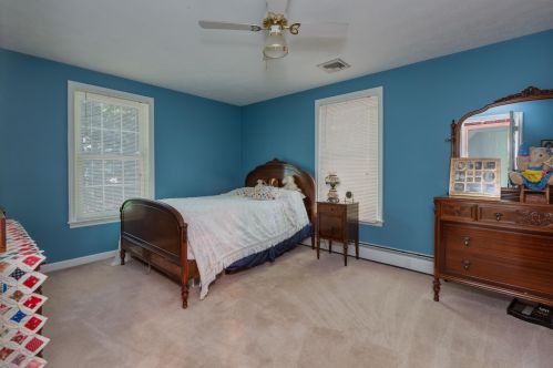 4 Rockwood Ln, Londonderry NH  03053-6104 exterior