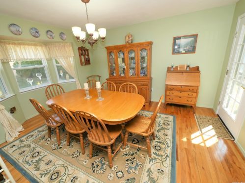 5 Minto Ct, South Setauket NY  11720-2884 exterior