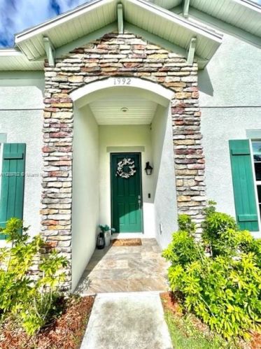 1992 Diamond St, Fort Pierce, FL 34953-1178