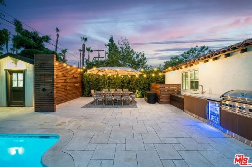11589 Hesby St, North Hollywood, CA 91601-3618