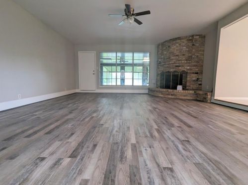 18 Panorama Dr, Conroe TX  77304-3400 exterior