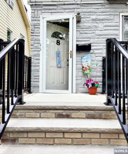 8 Olive St, East Orange, NJ 07017-3417