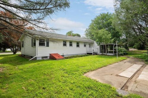 1930 Mendon Rd, Cumberland RI  02864-4390 exterior