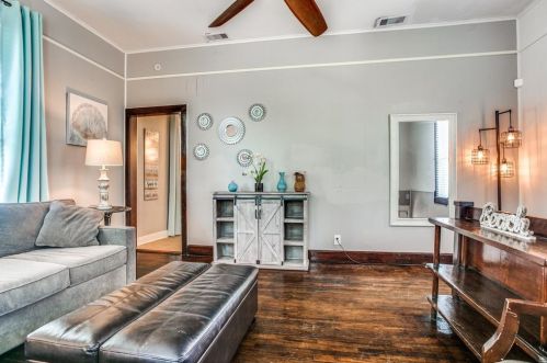 2511 Bernardo De Galvez Ave, Galveston TX 77550 exterior