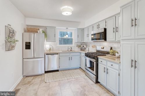 13931 Ruler Ct, Woodbridge VA  22193-3733 exterior