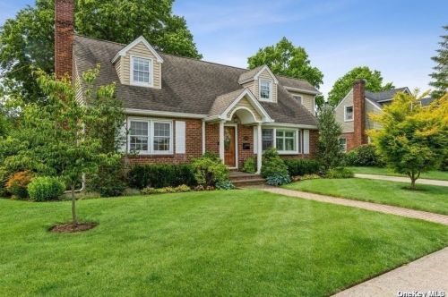 3494 Stephen Ln, North Wantagh, NY 11793-3108