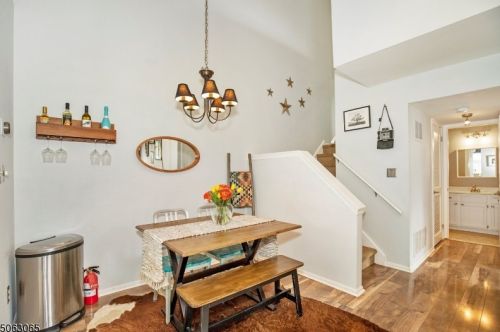 22 Birchwood Rd, Bedminster NJ  07921-1910 exterior