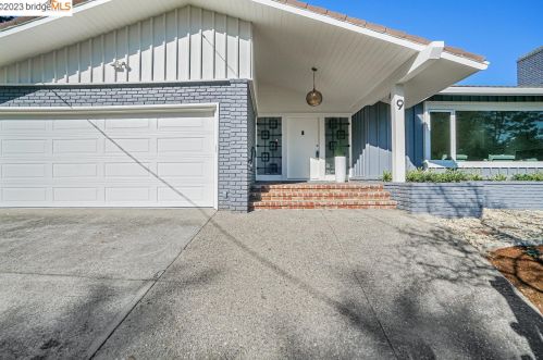 9 Arroyo Ave, Oakland, CA 94611-3913