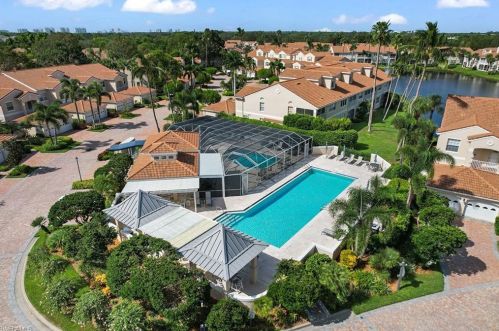 8410 Excalibur Cir, Naples FL  34108-7747 exterior