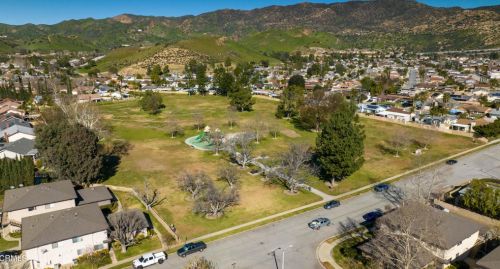 2055 Avenida Placida, Simi Valley CA  93063-4046 exterior