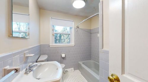 70 Pat Cir, North Kingstown RI  02852-2041 exterior