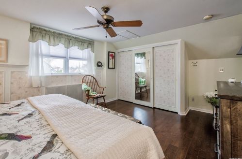 18 Surrey Rd, New Hyde Park NY  11040-2036 exterior