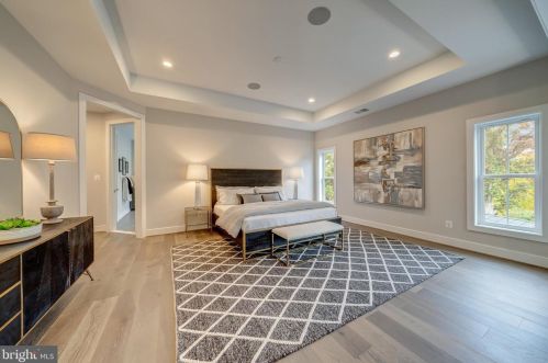 6580 Brooks Pl, Falls Church VA  22044-1105 exterior