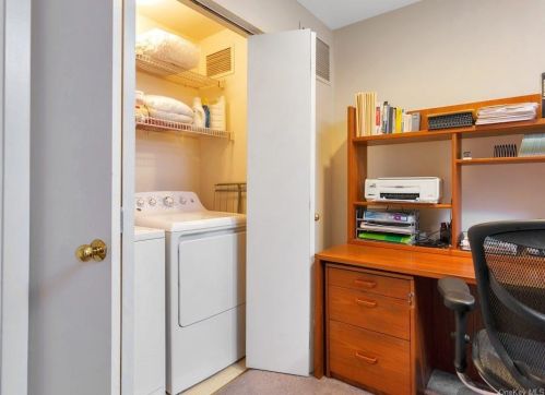 45 Spg Pond Dr, Crotonville NY  10562-2034 exterior