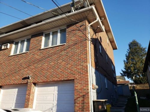 320 3rd St, Palisades Park NJ  07650-1767 exterior