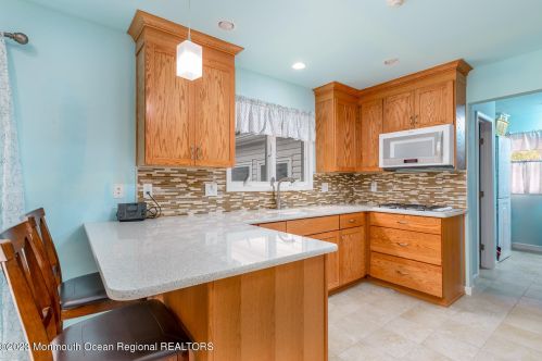 201 Midstreams Pl, Bricktown NJ 08724-3700 exterior