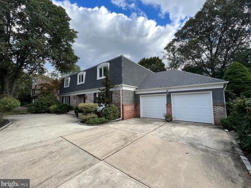 8 Woodfield Ln, Trenton, NJ 08648-1064