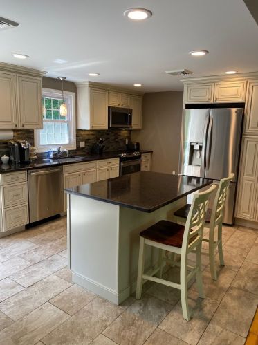 15 Woodbury St, Salem NH  03079-3212 exterior