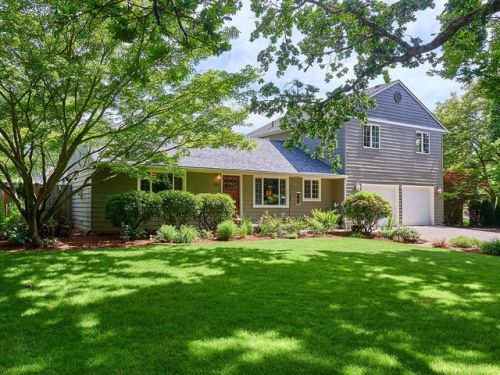 1106 Oak St, Silverton, OR 97381-1851