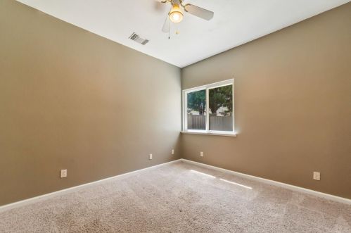 1656 Sierra Creek Dr, Manteca CA  95336-8652 exterior