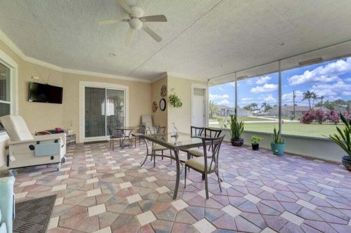 160 Saratoga Ave, Fort Pierce FL  34953-5974 exterior