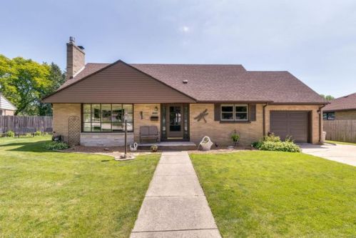 6911 Pershing Blvd, Kenosha, WI 53142-1721