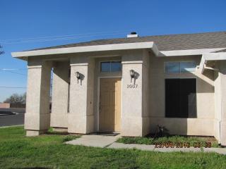 2007 Khatri Ct, Riverbank, CA 95367-9619
