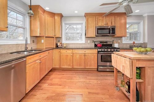 120 Albemarle Rd, White Plains NY  10605-3304 exterior