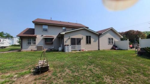 2205 2nd St, Kenosha, WI 53140-1047