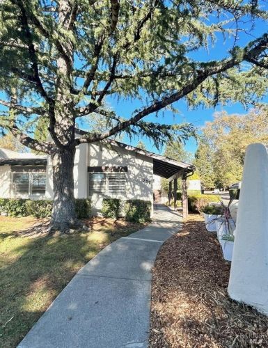 227 Candlelight Dr, Santa Rosa, CA 95403-1314
