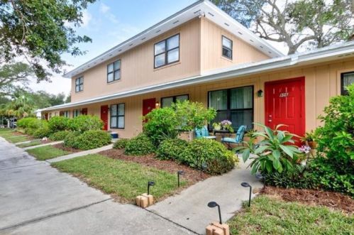 956 Louisiana Ave, Sebastian, FL 32958-4191