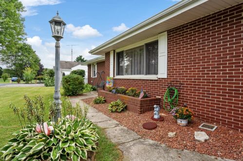 1774 Wayne Rd, Wilmington OH  45177-1050 exterior