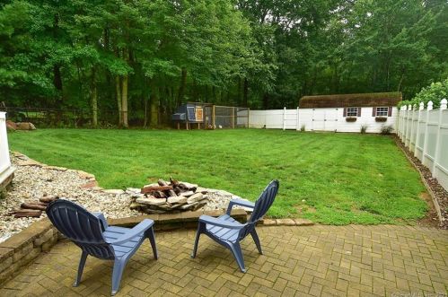 1 Jacobs Hill Rd, Ellington CT  06029-3117 exterior