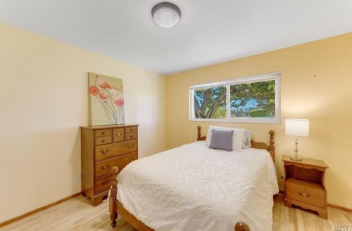 5625 Henning Rd, Sebastopol CA  95472-6332 exterior