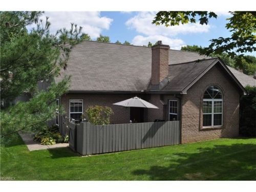 4008 Villas Dr, Cuyahoga Falls OH  44224-5418 exterior