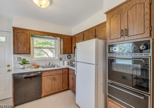 37 Stewart Ave, West Paterson NJ  07424-1843 exterior