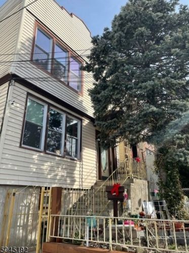 1410 85th St, North Bergen, NJ 07047-4308