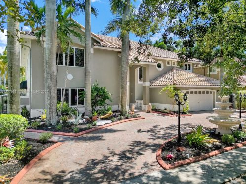 15945 82nd Ct, Hialeah, FL 33016-6614