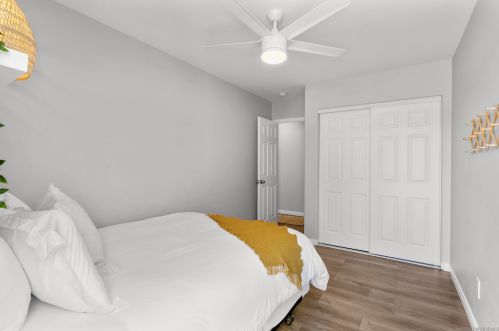 1455 Chalcedony St, San Diego CA 92109-2126 exterior