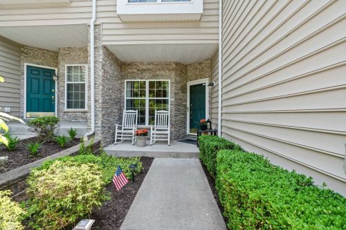 963 Huntington Dr, Fishkill, NY 12524-4925