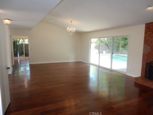 22440 Cairnloch St, Calabasas CA  91302-5808 exterior