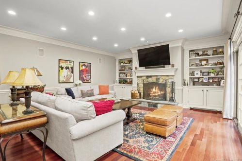 77 Tackora Trl, Ridgefield CT  06877-3028 exterior