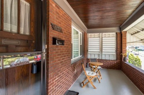 1127 Berkshire Ave, Pittsburgh PA  15226-2220 exterior