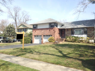 60 Waterbury Ln, Westbury NY  11590-1516 exterior