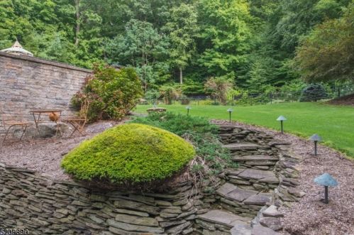 77 Fountain Dr, Skyline Lakes NJ  07456-2406 exterior