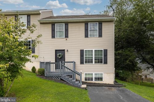 213 Talucci Dr, Downingtown, PA 19335-2870