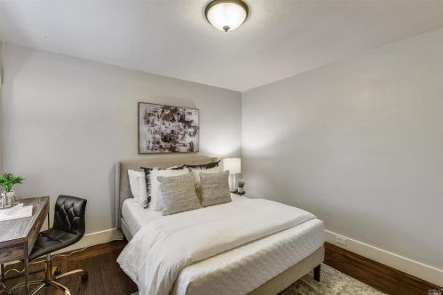 5044 Fairfax Ave, Oakland CA 94601-5811 exterior