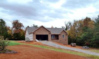 1316 Tomahawk Dr, Maryville, TN 37803-0800