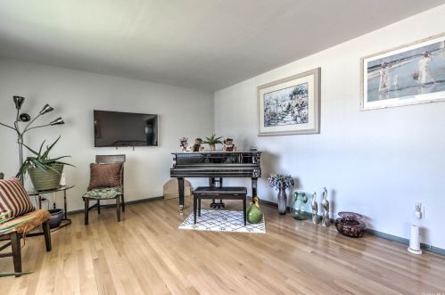 114 Granada Pkwy, North Lindenhurst NY  11757-6013 exterior