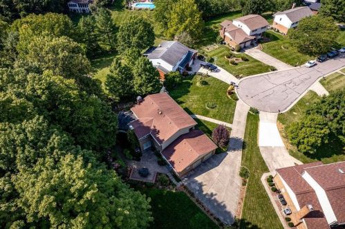 2002 Beechcroft Ct, Cincinnati OH 45233-1713 exterior